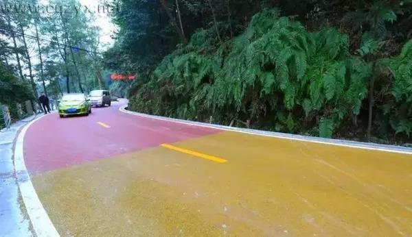 缙云山彩色公路.jpg