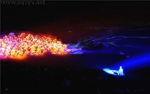 老纤夫诉说“川江号子”的故事