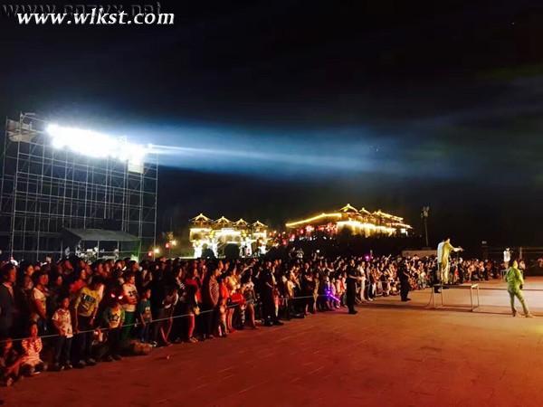 4.jpg 现场观众共同见证川江号子精神