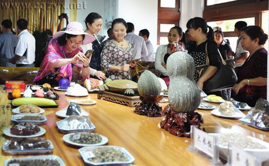 1.jpg 石头宴亮相长寿菩提古镇 传承“寿石”文化