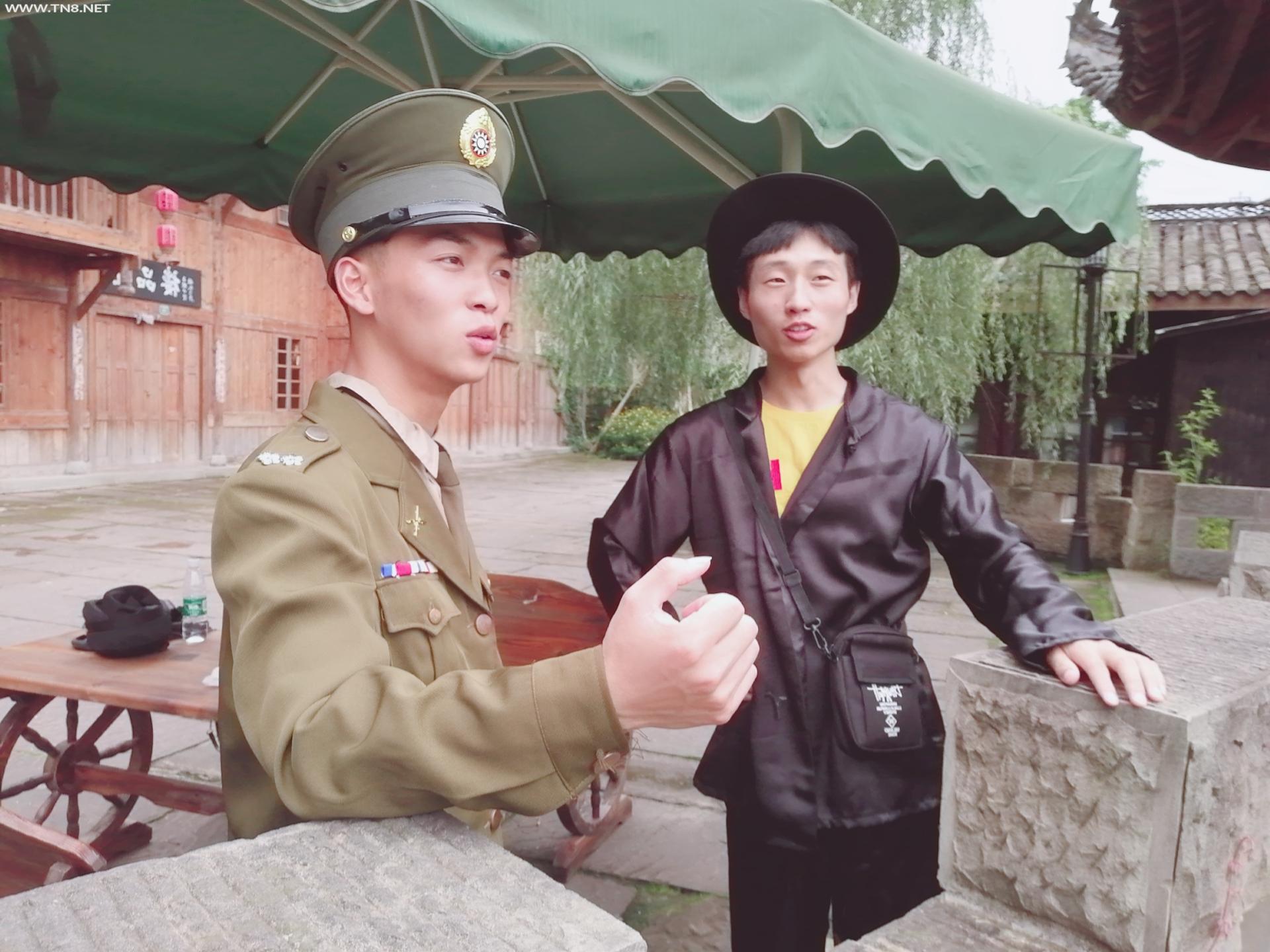 交谈.jpg 交谈.jpg