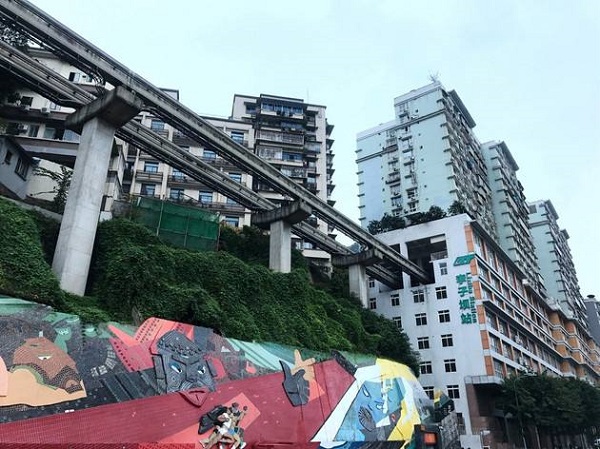 李子坝轻轨穿楼2.jpg 李子坝轻轨穿楼2.jpg