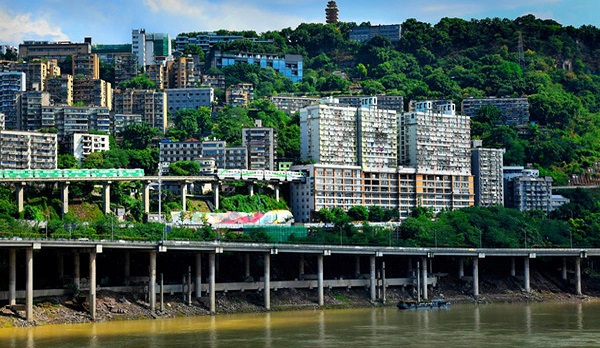 李子坝轻轨穿楼3.jpg 李子坝轻轨穿楼3.jpg