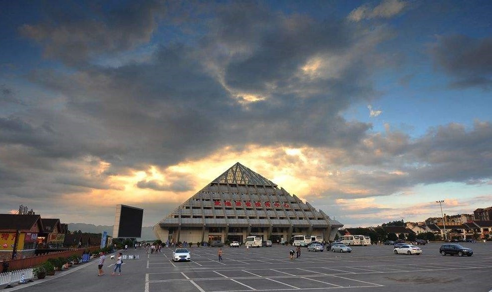 221834580foi.jpg 221834580foi.jpg